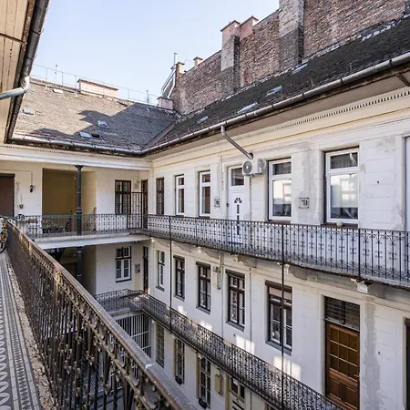Joyous Era Apartment Budapest Exterior photo