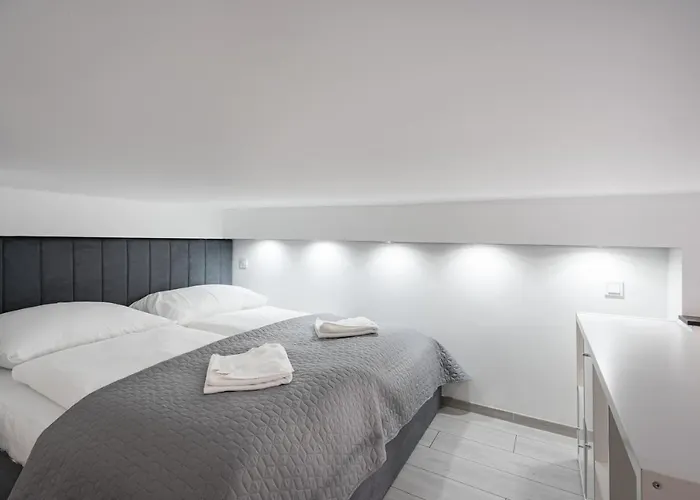 Joyous Era Apartment