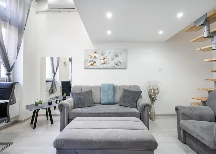 Joyous Era Apartment