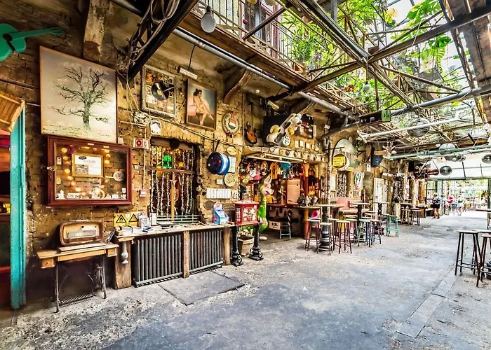 Joyous Era Apartment