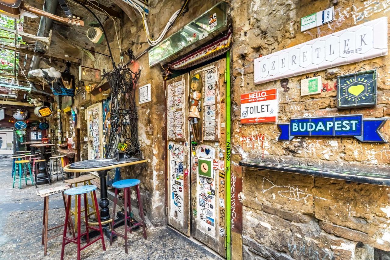 Joyous Era * Budapest